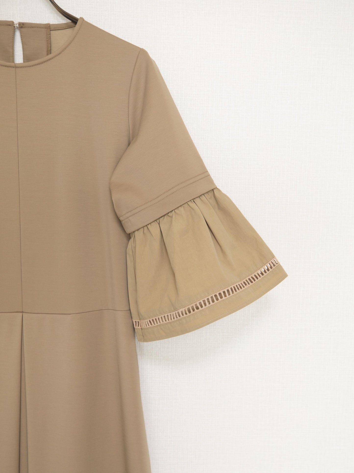 Hashigo Lace Sleeve Dress