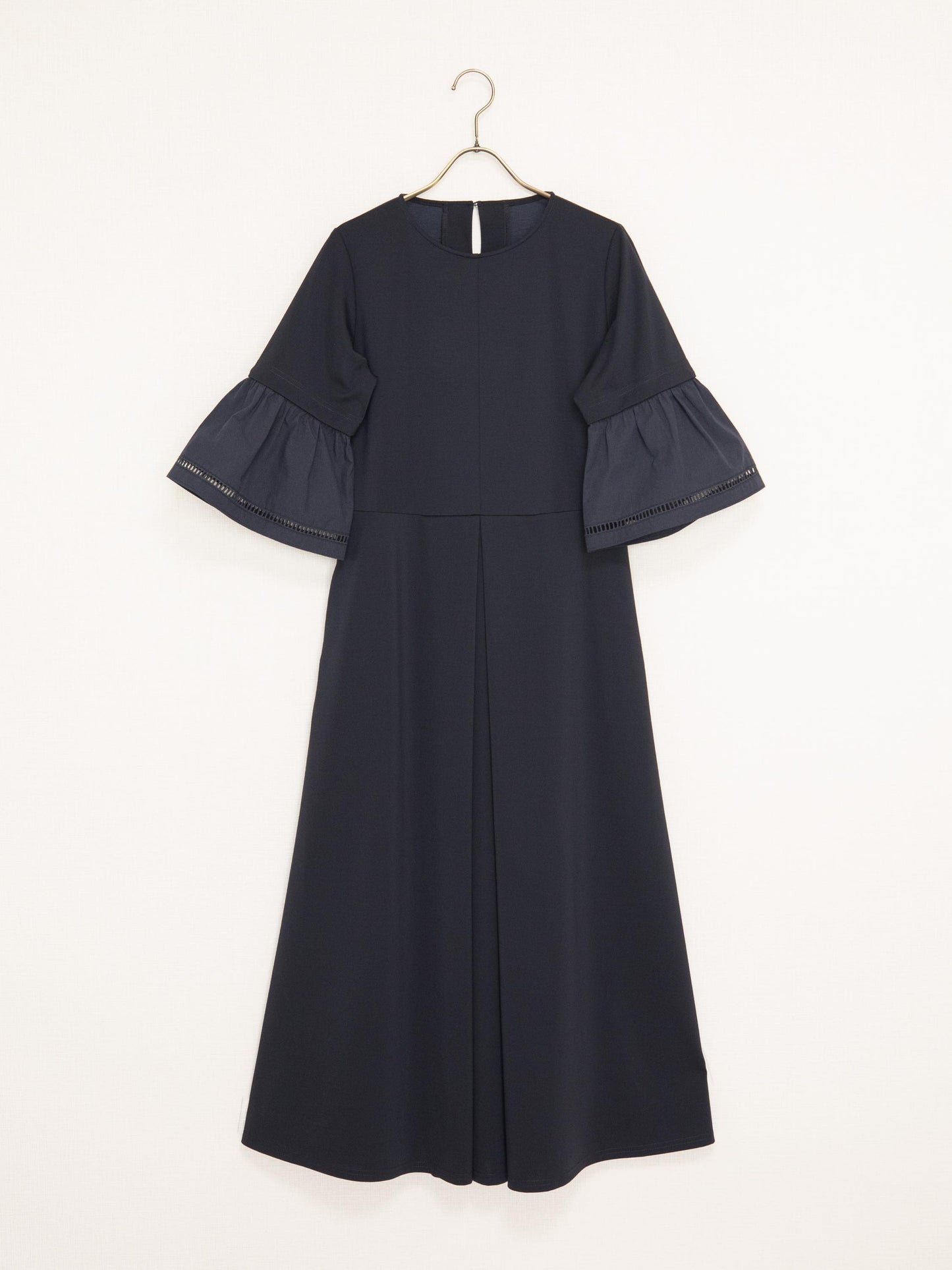 Hashigo Lace Sleeve Dress