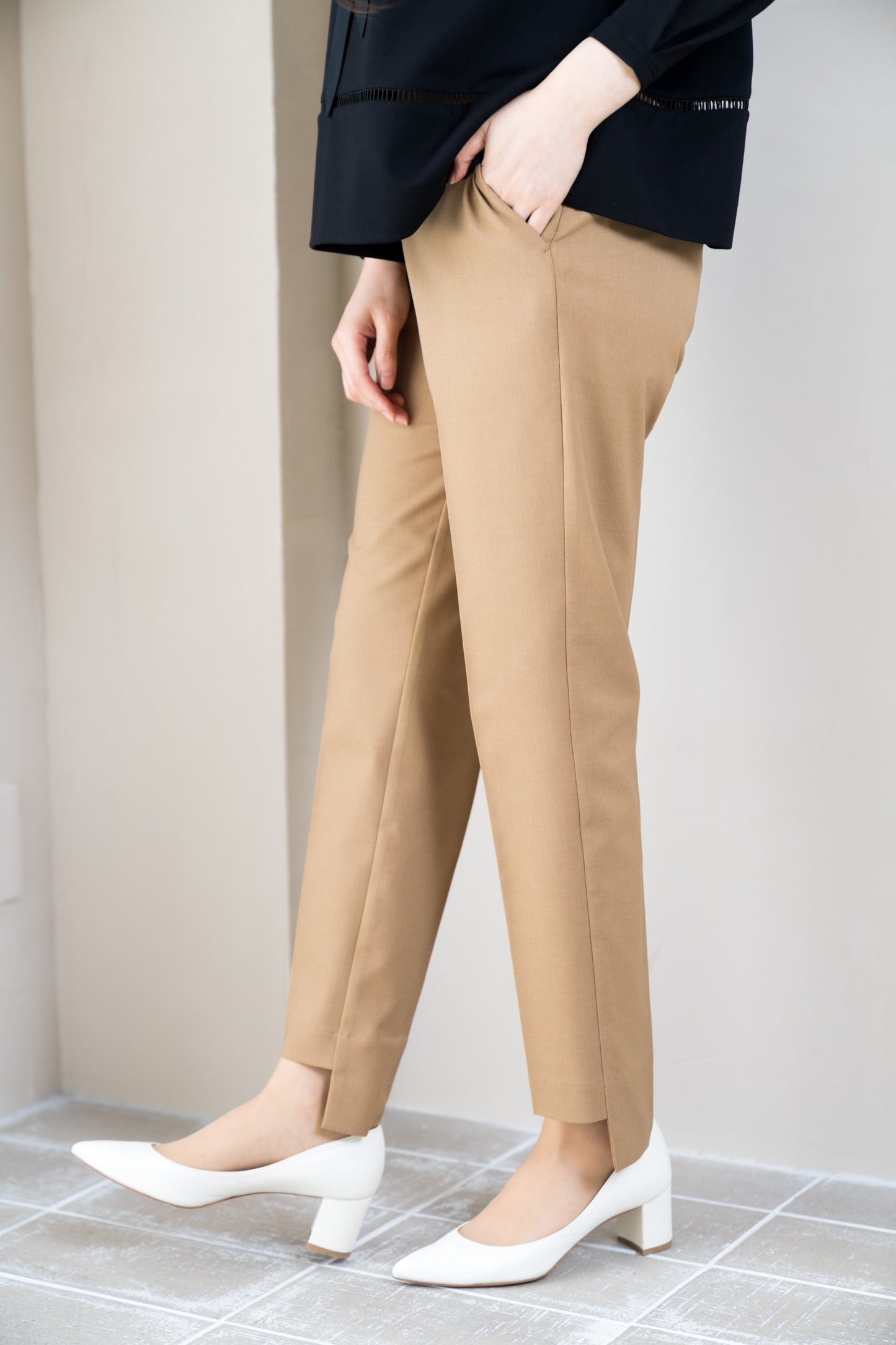 Twist Code Tapered Pants