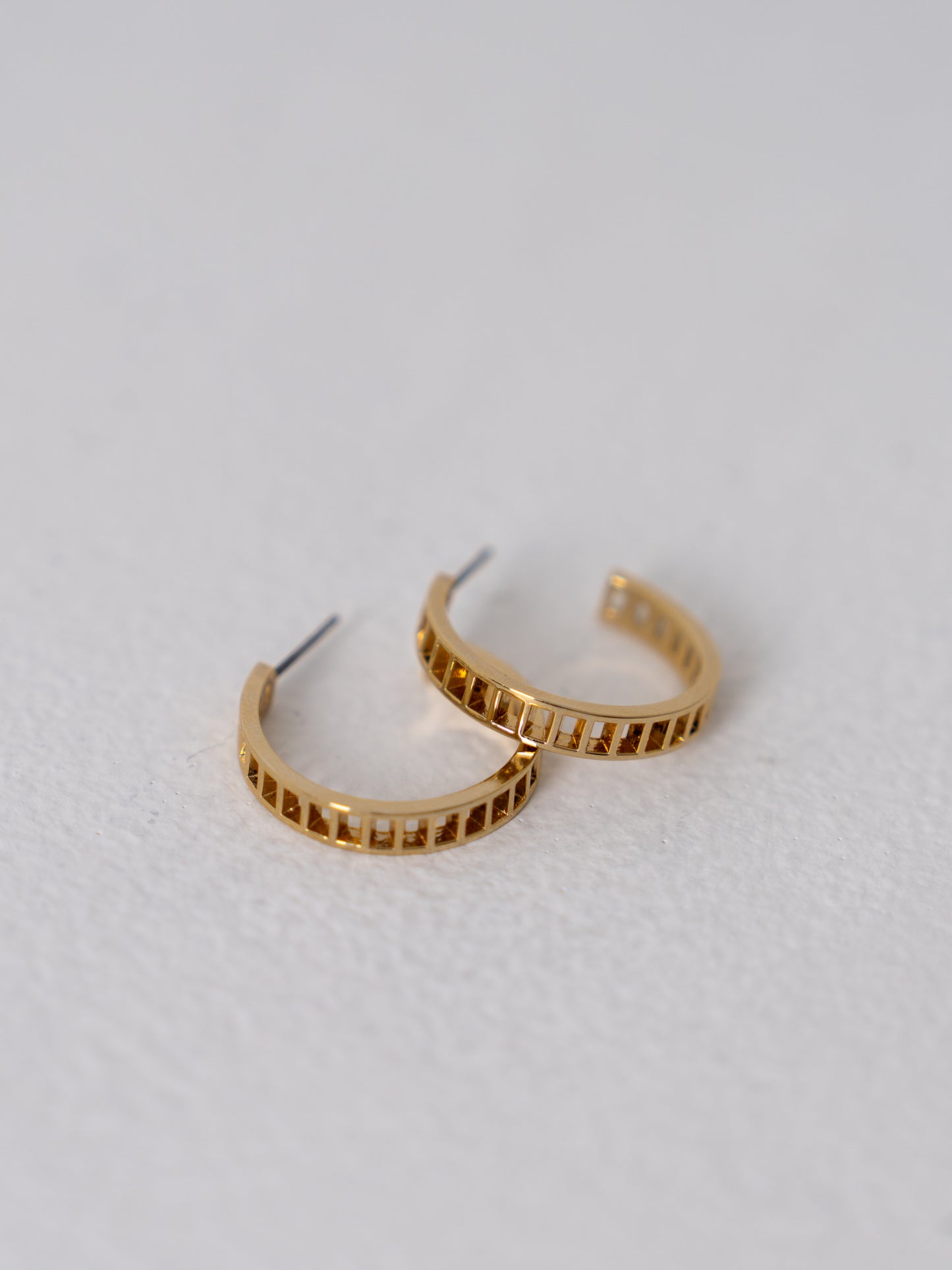 エシェルフープピアス / イヤリング