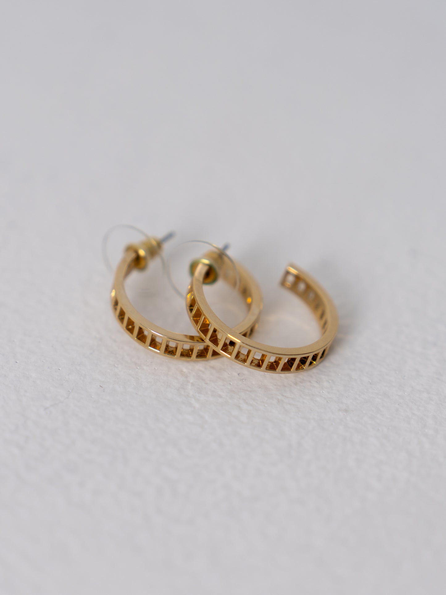 エシェルフープピアス / イヤリング
