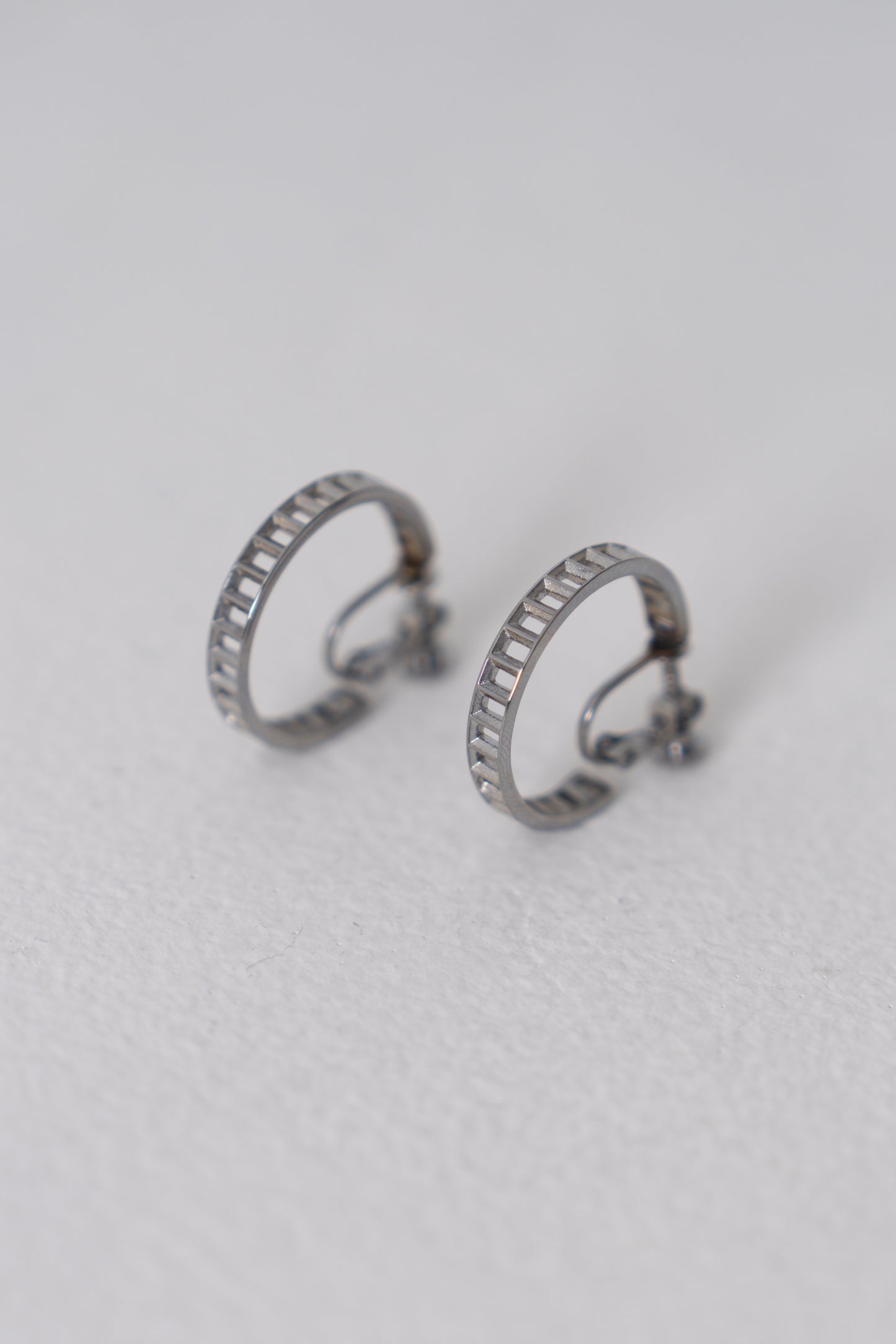 エシェルフープピアス / イヤリング