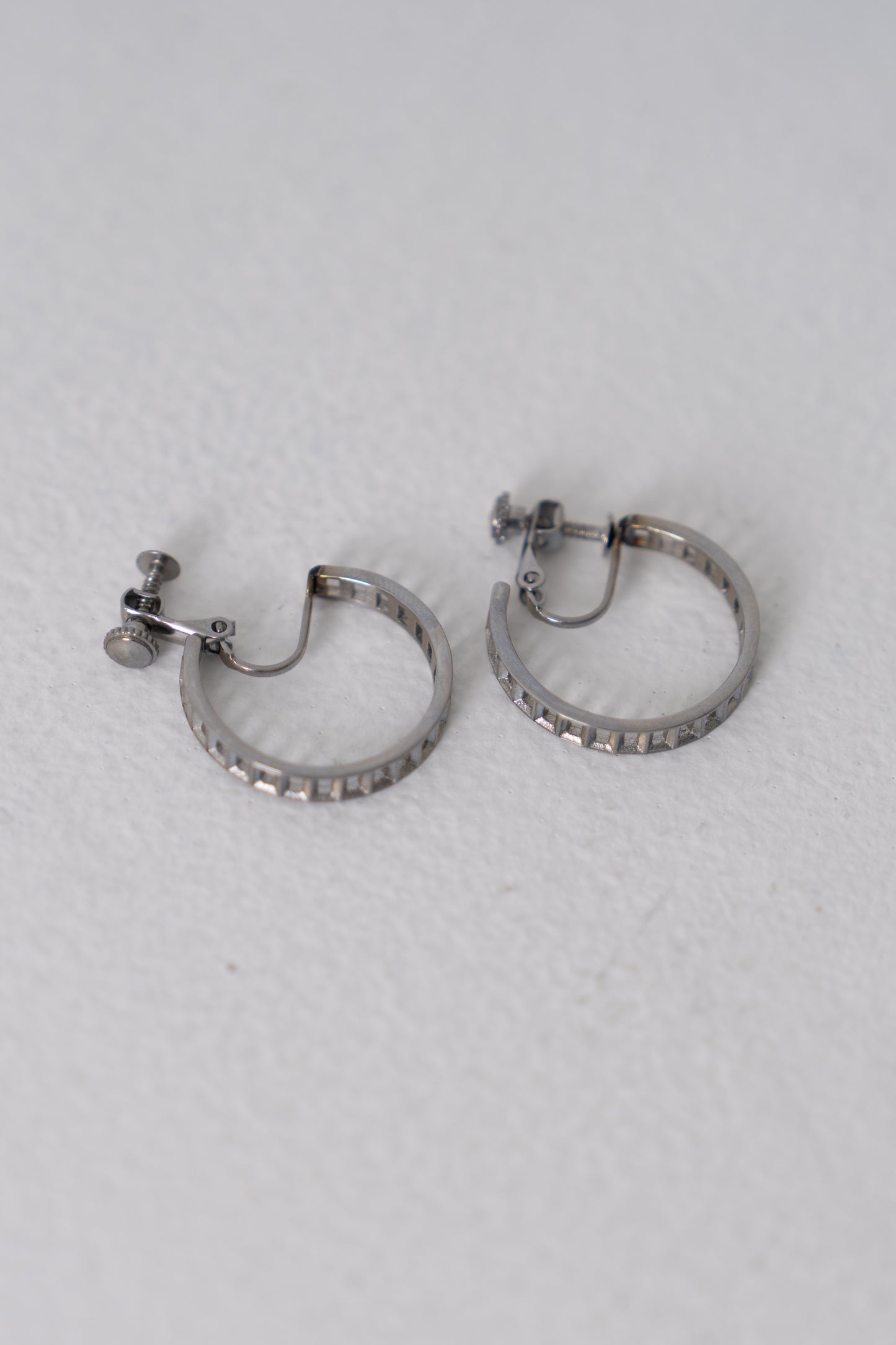 エシェルフープピアス / イヤリング