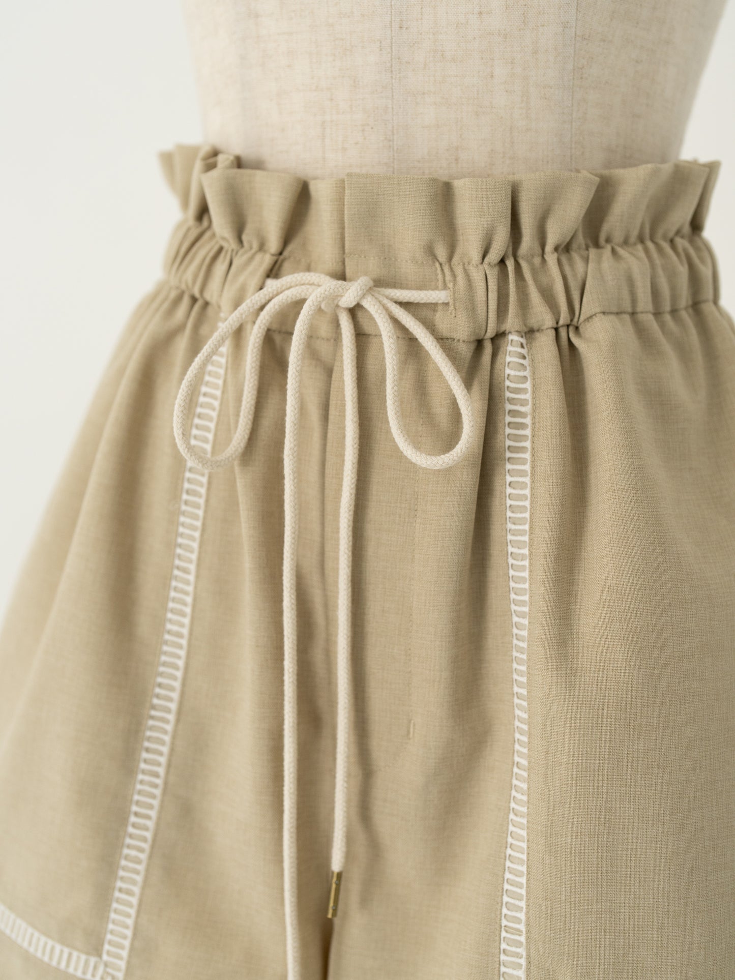 ハシゴレースリラックスショートパンツ【リサイクルポリエステル】