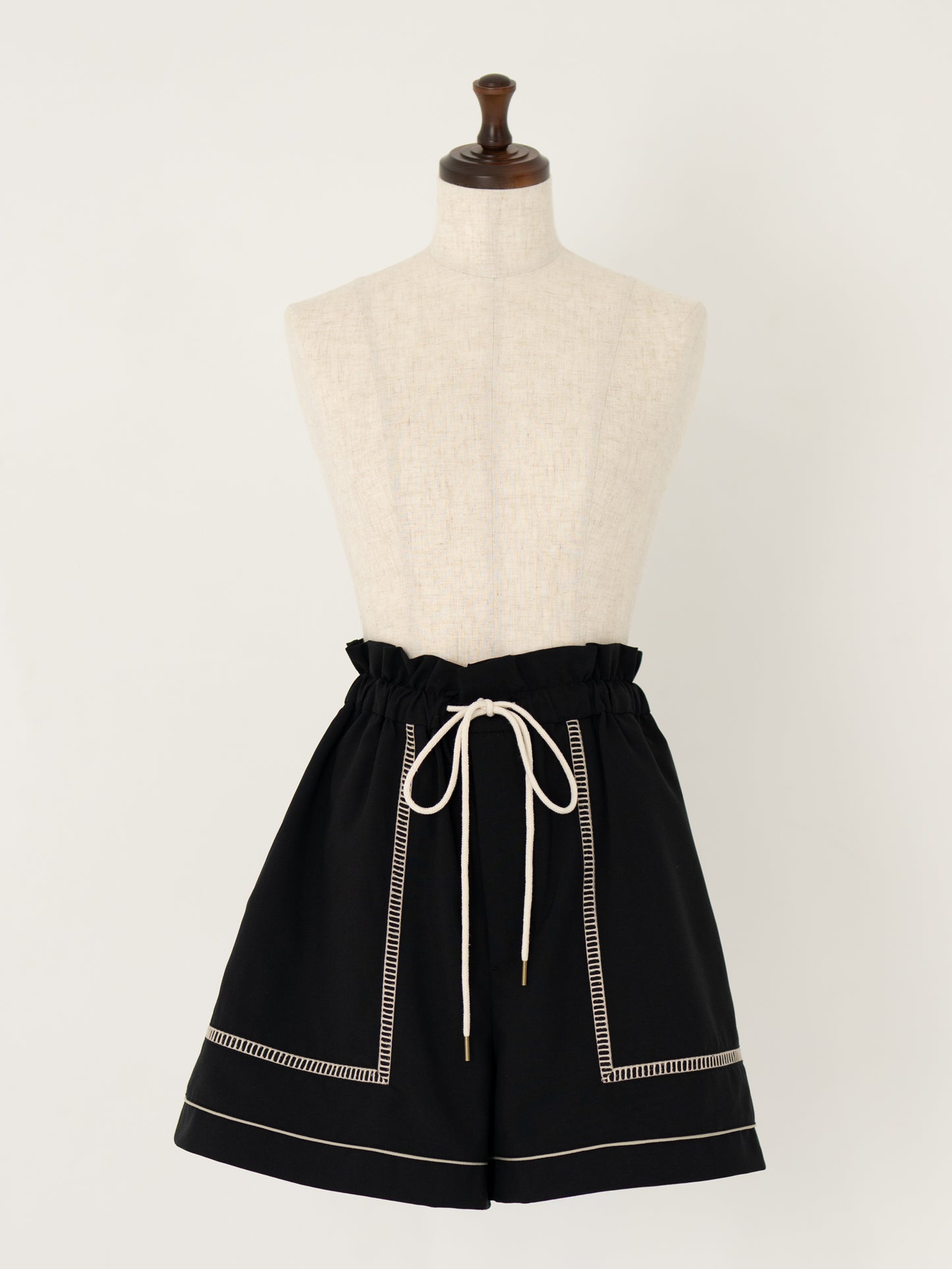 ハシゴレースリラックスショートパンツ【リサイクルポリエステル】