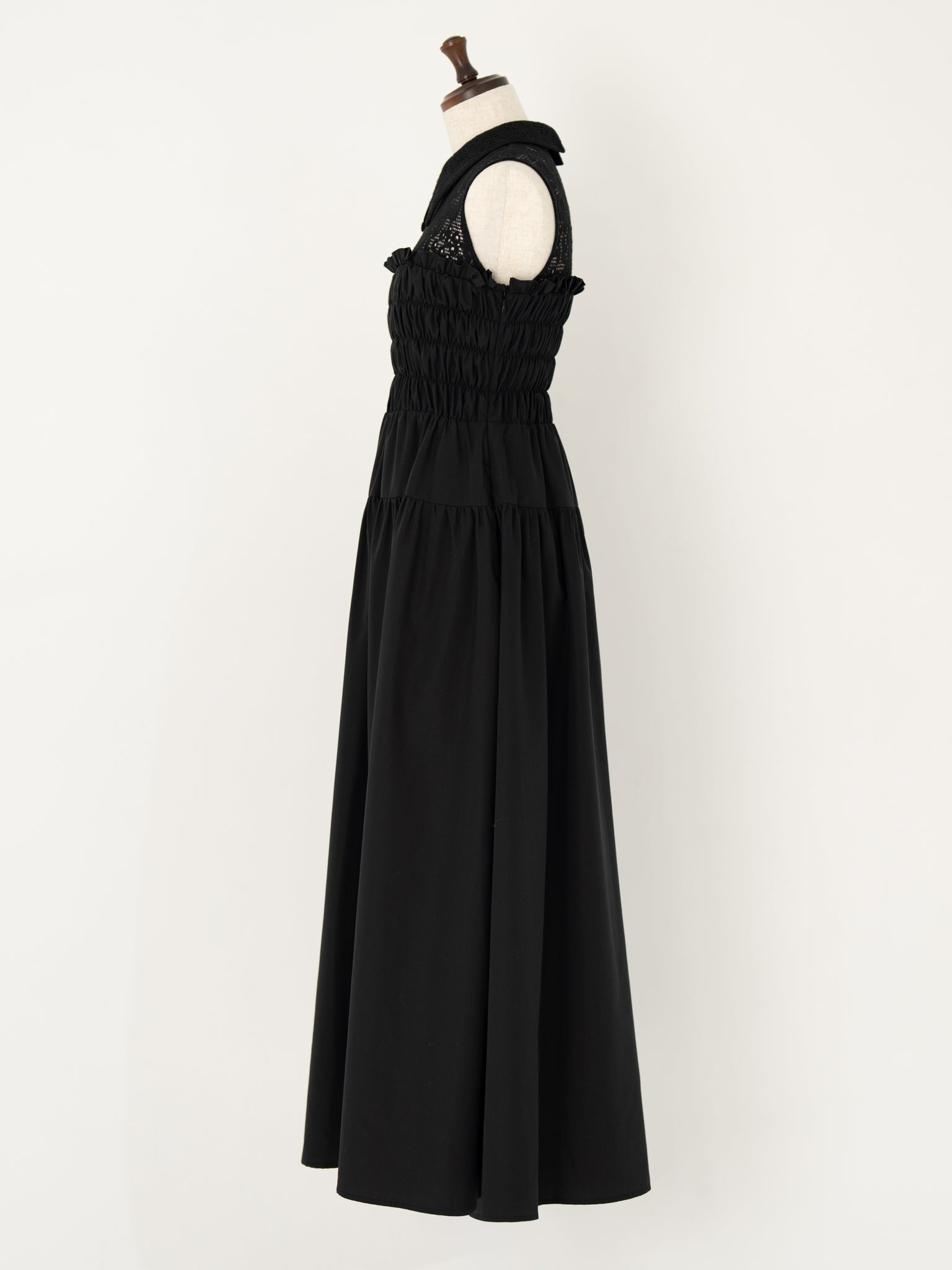 レースシャーリングドレス【リサイクルポリエステル】 – Maison Echelle