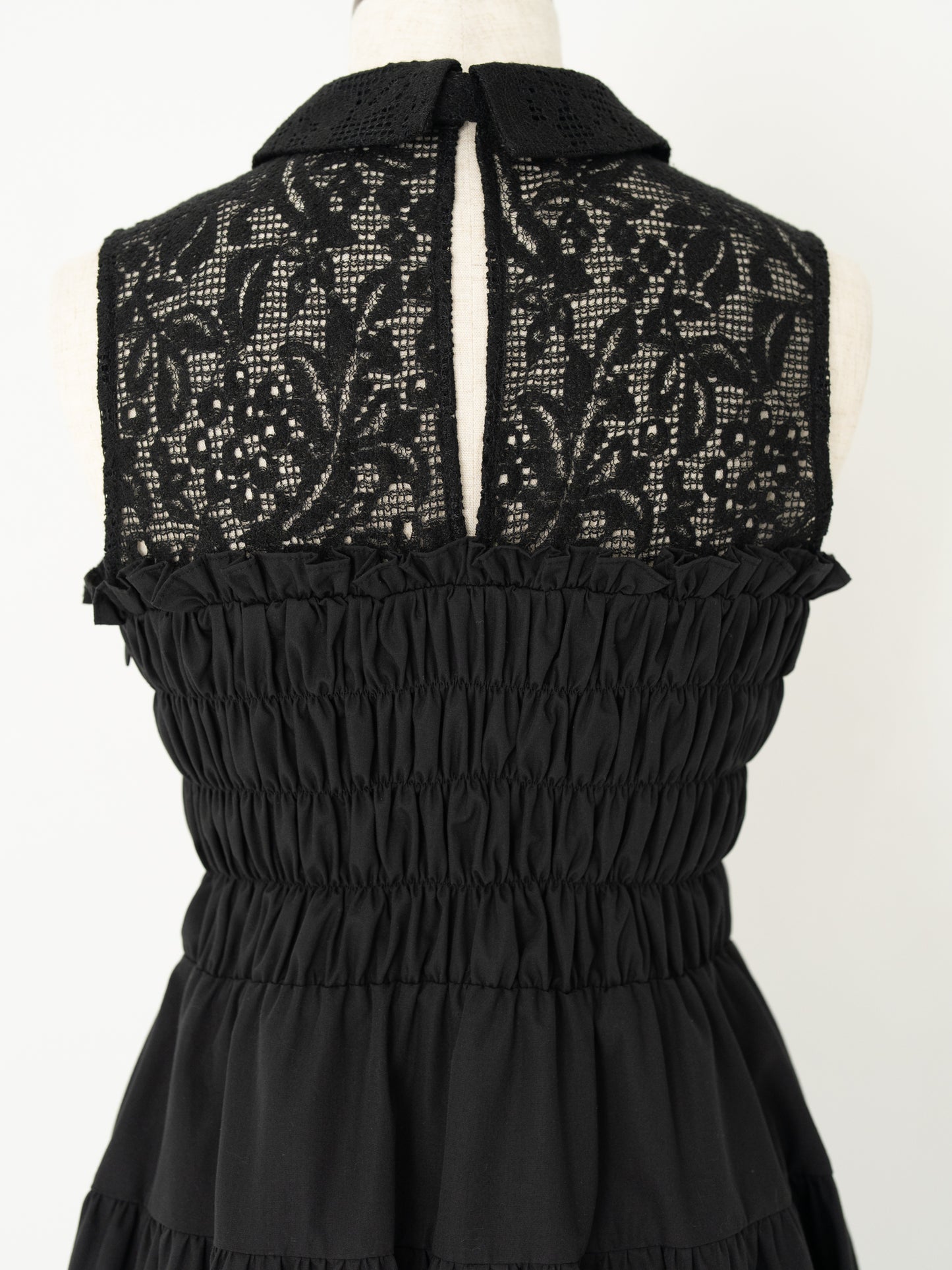 レースシャーリングドレス【リサイクルポリエステル】