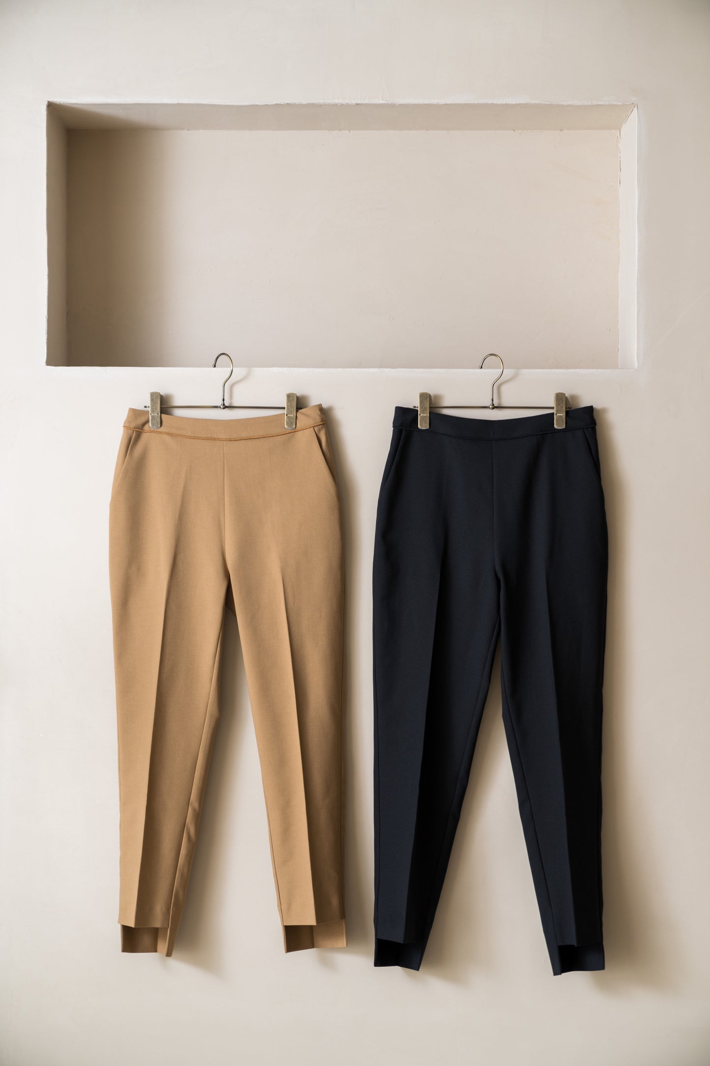 Twist Code Tapered Pants